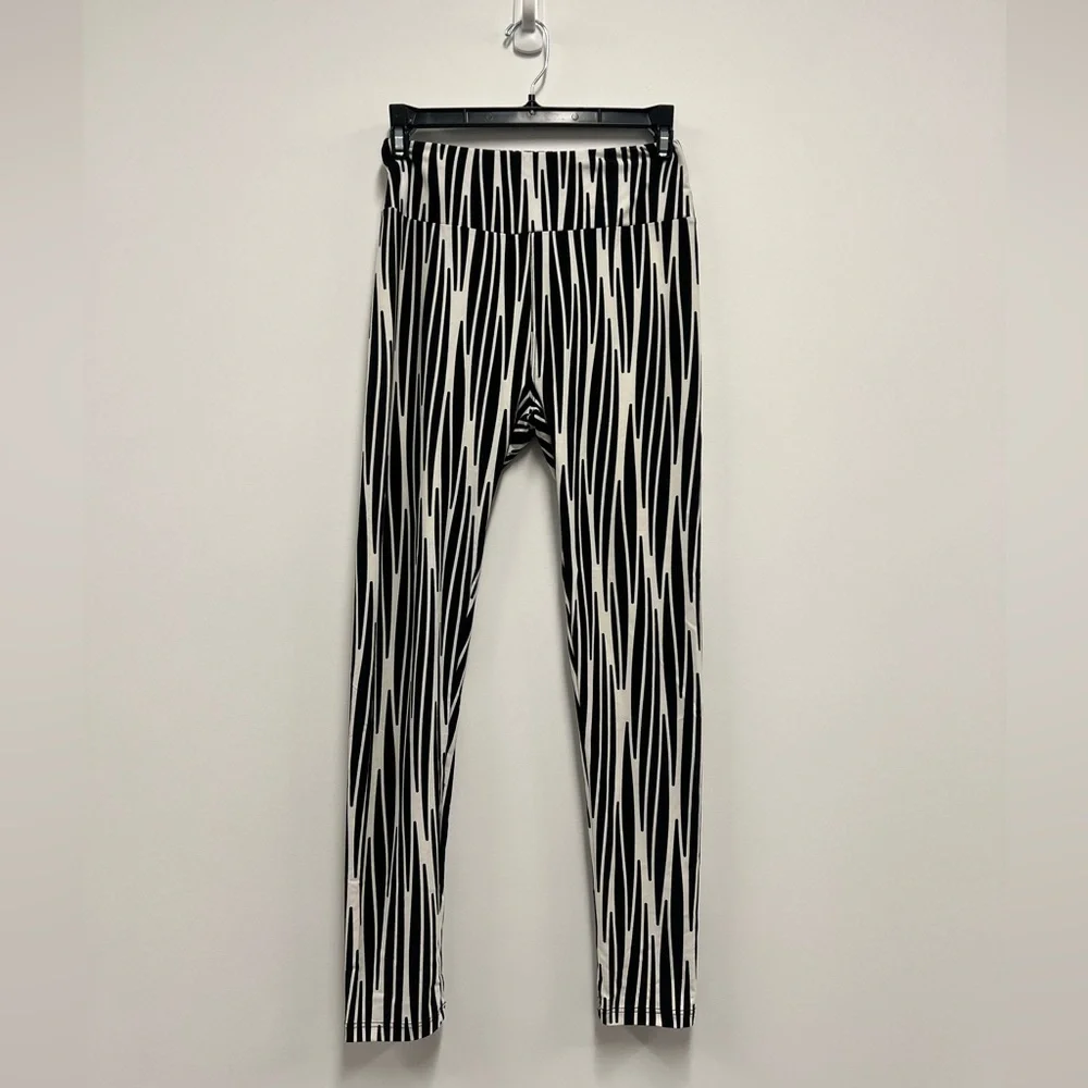 Amazon Women’s Black and White Stripped Leggings - Soft&Stretchy Size: XtraSmall